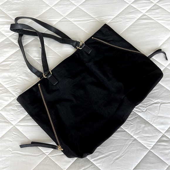 Banana Republic Handbags - Banana Republic Shoulder Bag